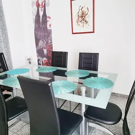 3 In Apartment